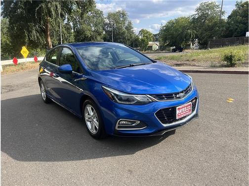 Blue 2018 Chevrolet Cruze LT