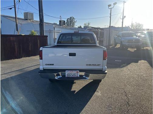 White 2001 Chevrolet S-10 Base