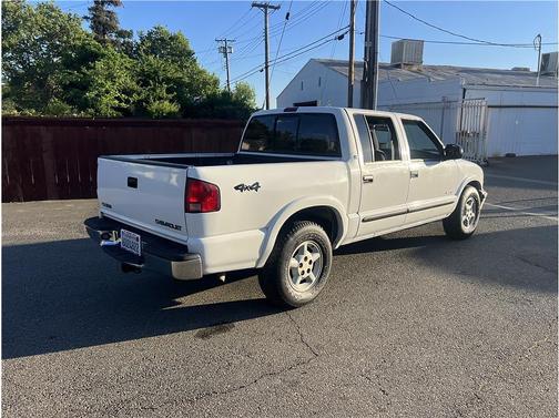 White 2001 Chevrolet S-10 Base