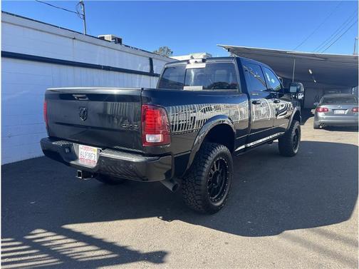 2017 RAM 2500 Laramie Crew Cab 4x4 6'4' Box