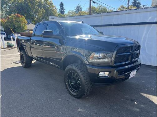 2017 RAM 2500 Laramie Crew Cab 4x4 6'4' Box