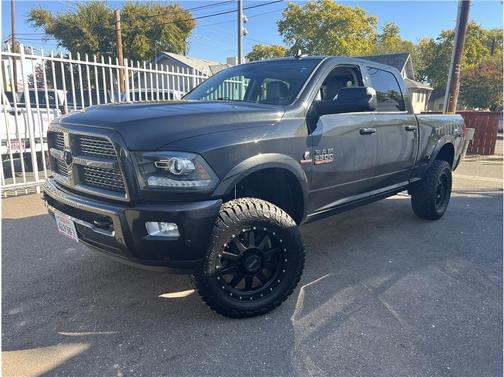 2017 RAM 2500 Laramie Crew Cab 4x4 6'4' Box