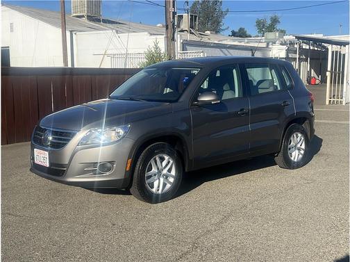 Gray 2011 Volkswagen Tiguan S