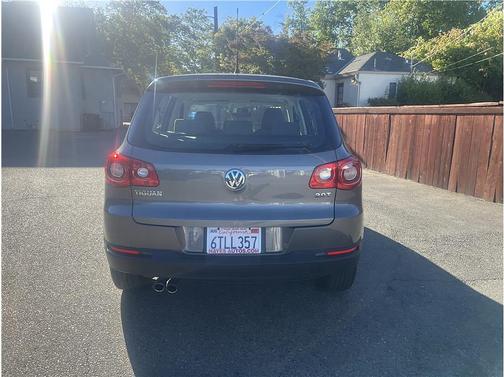Gray 2011 Volkswagen Tiguan S