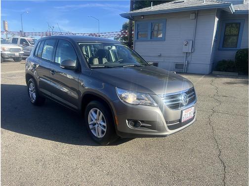 Gray 2011 Volkswagen Tiguan S