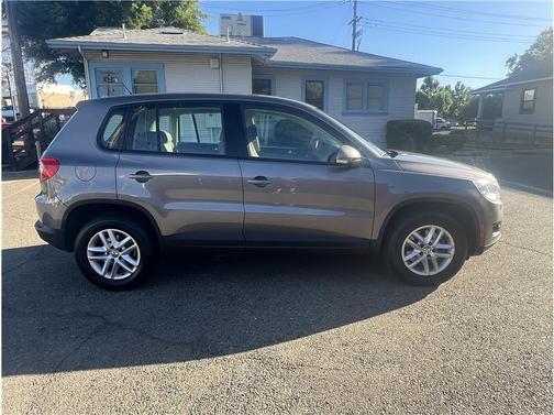 Gray 2011 Volkswagen Tiguan S