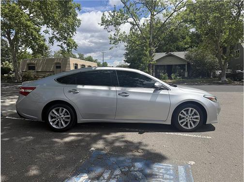 Silver 2014 Toyota Avalon XLE Premium