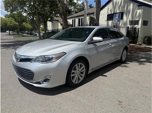Silver 2014 Toyota Avalon XLE Premium