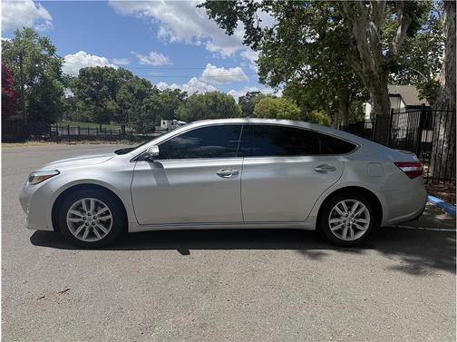 Silver 2014 Toyota Avalon XLE Premium