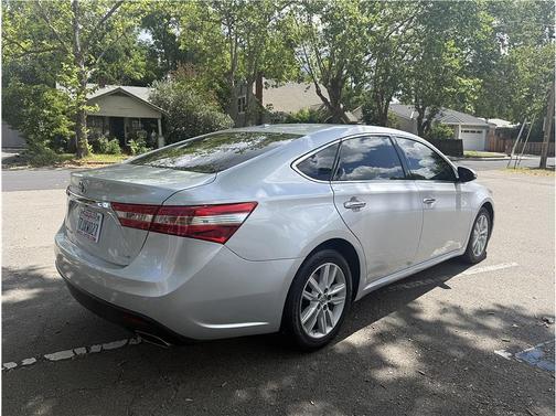 Silver 2014 Toyota Avalon XLE Premium
