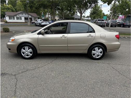 Gold 2005 Toyota Corolla LE