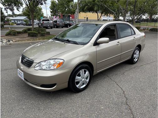 Gold 2005 Toyota Corolla LE