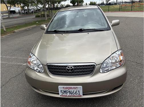 Gold 2005 Toyota Corolla LE