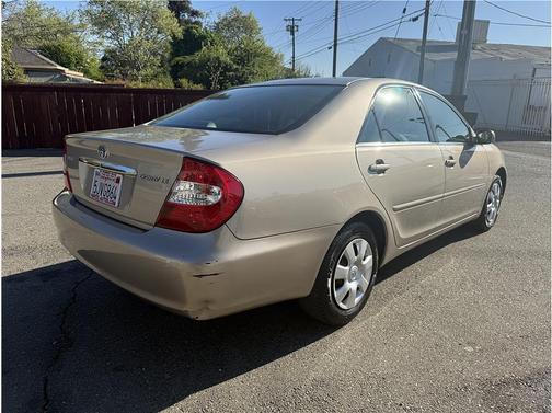 2004 Toyota Camry LE