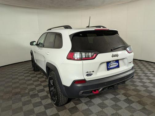Bright White Clearcoat 2019 Jeep Cherokee Trailhawk