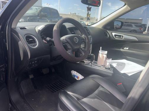 Magnetic Black Pearl 2019 Nissan Pathfinder SL
