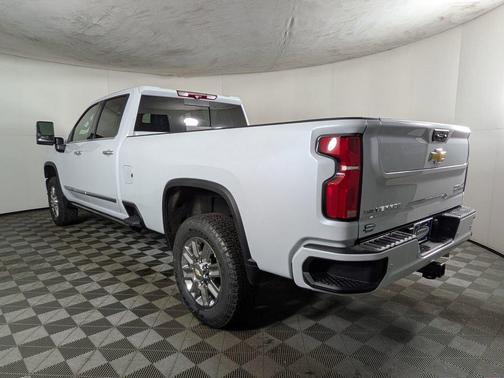 Polar White 2026 Chevrolet Silverado 3500 High Country
