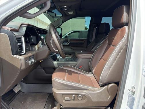 White Frost Tri-Coat 2024 GMC Sierra 3500 Denali