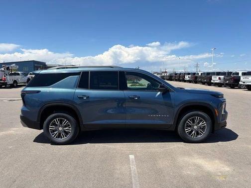 2025 Chevrolet Traverse LT