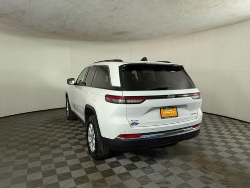 Bright White Clearcoat 2023 Jeep Grand Cherokee Limited