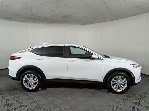 Summit White 2026 Buick Envista Preferred