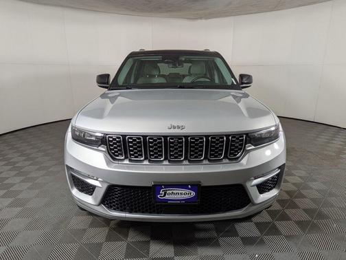 2022 Jeep Grand Cherokee Summit