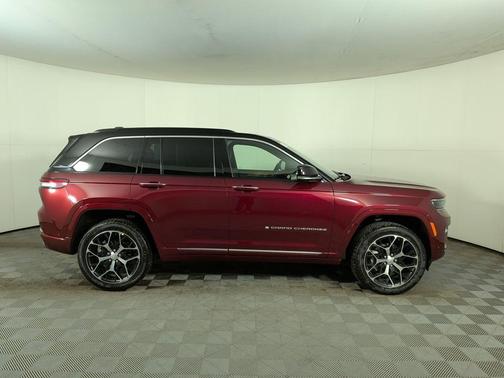 2025 Jeep Grand Cherokee Summit
