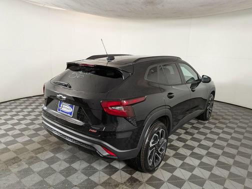 Mosaic Black Metallic 2026 Chevrolet Trax 2RS