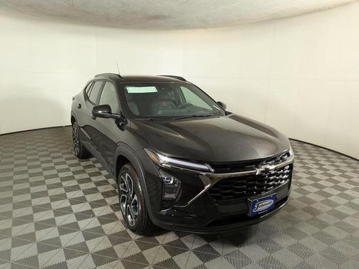 Mosaic Black Metallic 2026 Chevrolet Trax 2RS