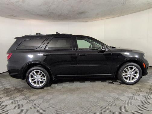 DB Black Crystal Clearcoat 2024 Dodge Durango GT