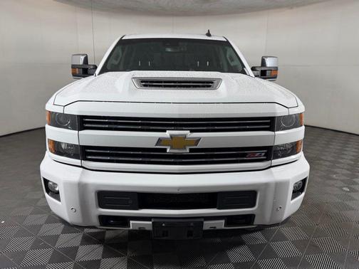 Summit White 2019 Chevrolet Silverado 2500 LTZ