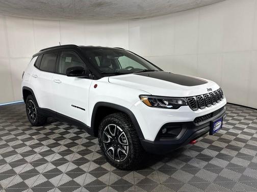 Bright White Clearcoat 2026 Jeep Compass Trailhawk