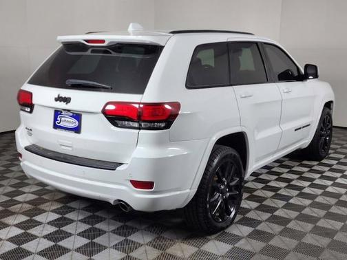 Photo 5 of 36 of 2019 Jeep Grand Cherokee Altitude