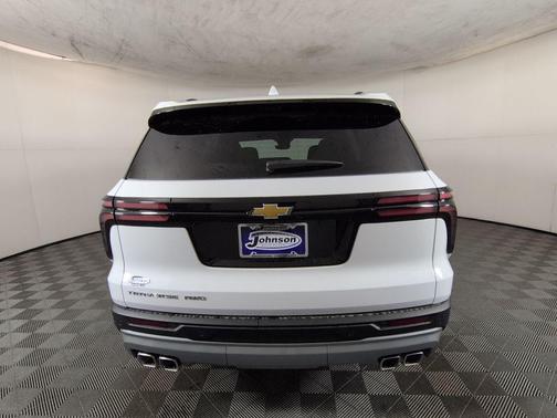 Summit White 2026 Chevrolet Traverse LT