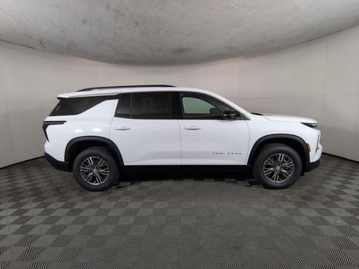Summit White 2026 Chevrolet Traverse LT