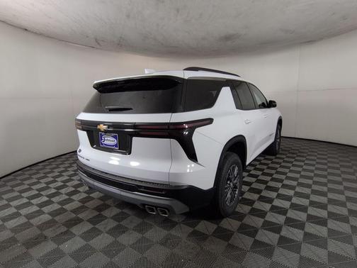 Summit White 2026 Chevrolet Traverse LT