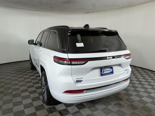 Bright White Clearcoat 2026 Jeep Grand Cherokee Summit