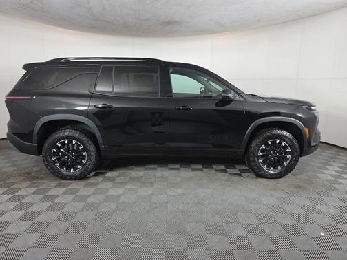 Mosaic Black Metallic 2026 Chevrolet Traverse Z71