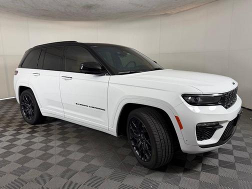 Bright White Clearcoat 2025 Jeep Grand Cherokee Summit