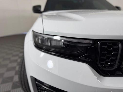 Bright White Clearcoat 2025 Jeep Grand Cherokee Summit