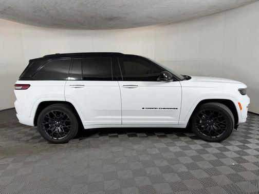Bright White Clearcoat 2025 Jeep Grand Cherokee Summit
