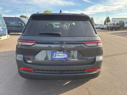 2025 Jeep Grand Cherokee Laredo