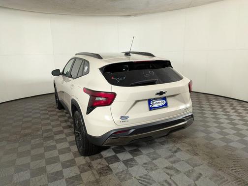 White Sand 2026 Chevrolet Trax ACTIV