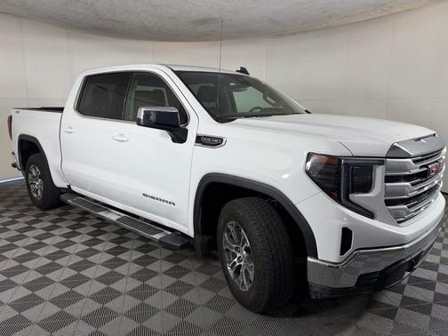 Summit White 2023 GMC Sierra 1500 SLE