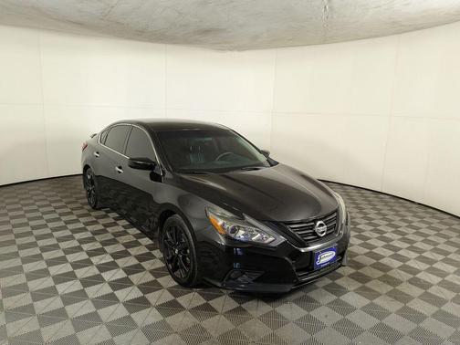 Black 2018 Nissan Altima 2.5 SR