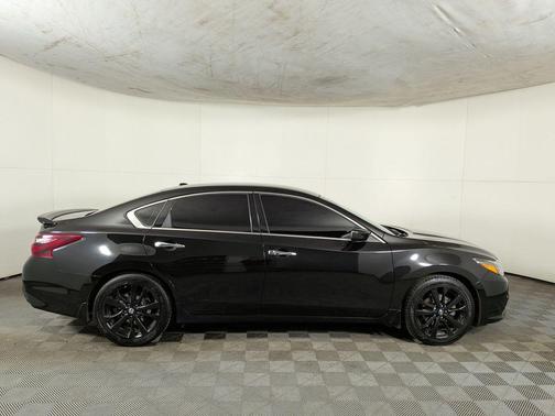 Black 2018 Nissan Altima 2.5 SR