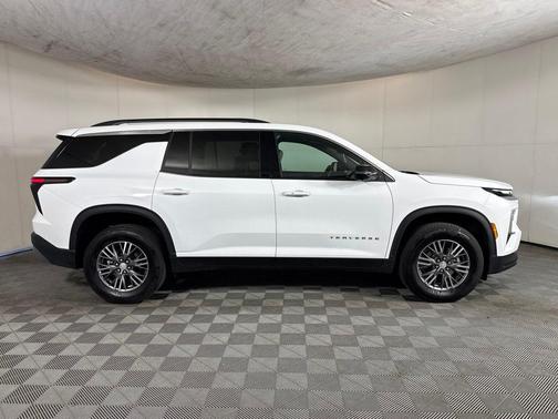 Summit White 2026 Chevrolet Traverse LT