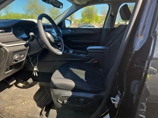 Diamond Black 2024 Jeep Grand Cherokee Laredo