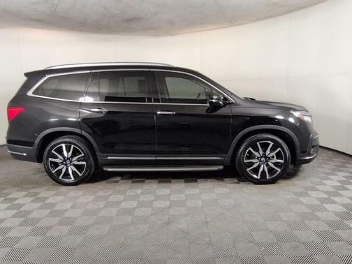 Crystal Black Pearl 2019 Honda Pilot Elite