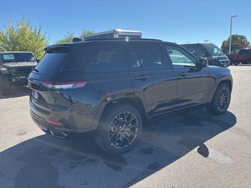 2025 Jeep Grand Cherokee Summit